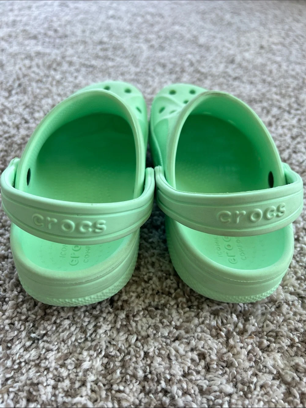 Crocs Kids Classic Clog Sandals in Pistachio Green Size 13